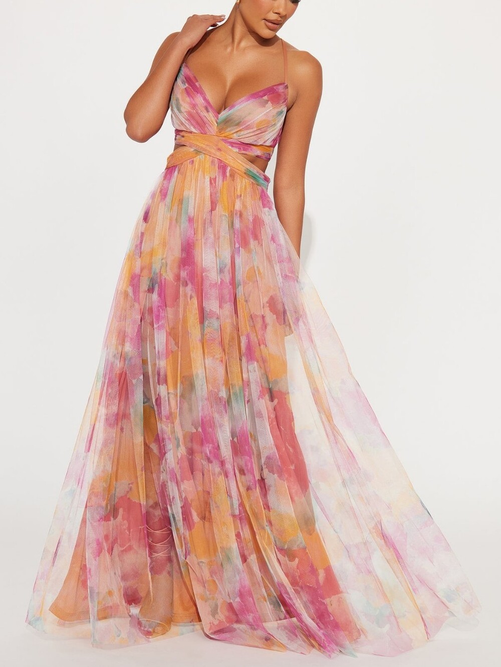 Long maxi evening dress made of light and airy fabric, creating a romantic
